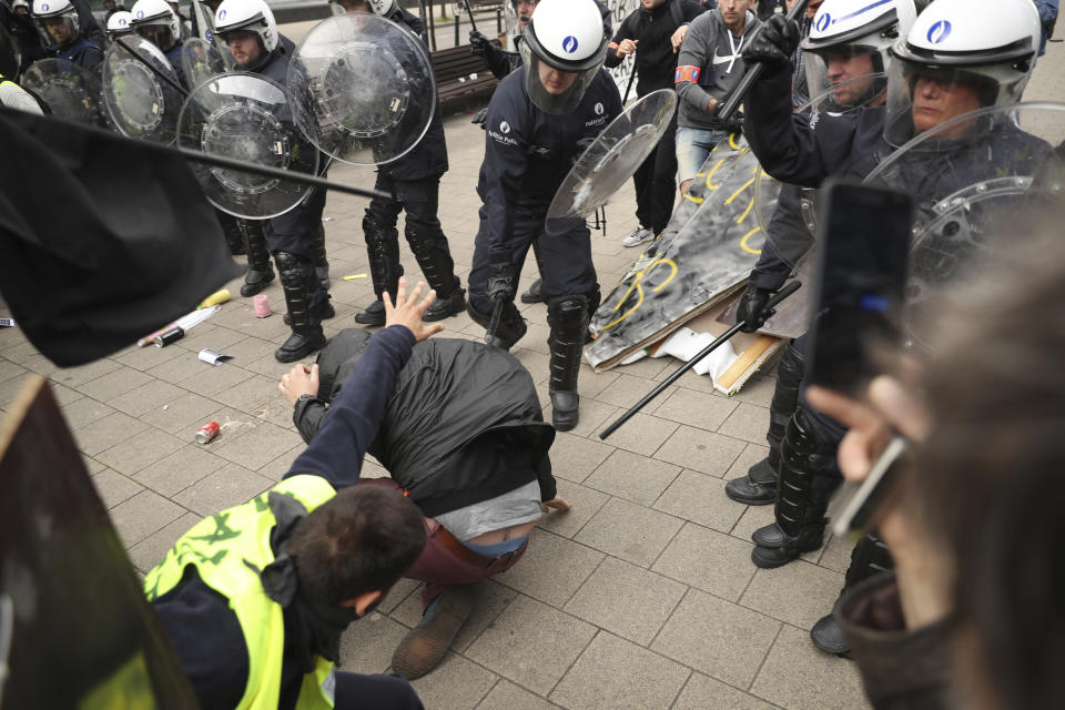 Police scuffle with yellow vest protestors and other groups during a demonstration in Brussels, Sunday, May 26, 2019. The demonstration took place as Belgium took to the polls to elect regional, national and European candidates. (AP Photo/Francisco Seco)