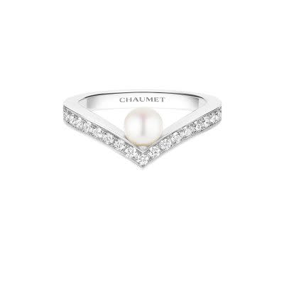 Chaumet Joséphine Aigrette Pearls Ring (HK$36,400)