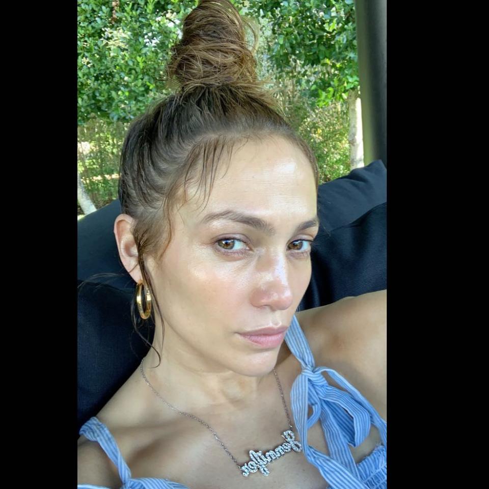 Jennifer López se ha mostrado sin maquillaje y le llovieron comentarios. <a href="https://www.instagram.com/jlo/?hl=en" rel="nofollow noopener" target="_blank" data-ylk="slk:Foto: Jennifer López/Instagram;elm:context_link;itc:0;sec:content-canvas" class="link ">Foto: Jennifer López/Instagram</a>