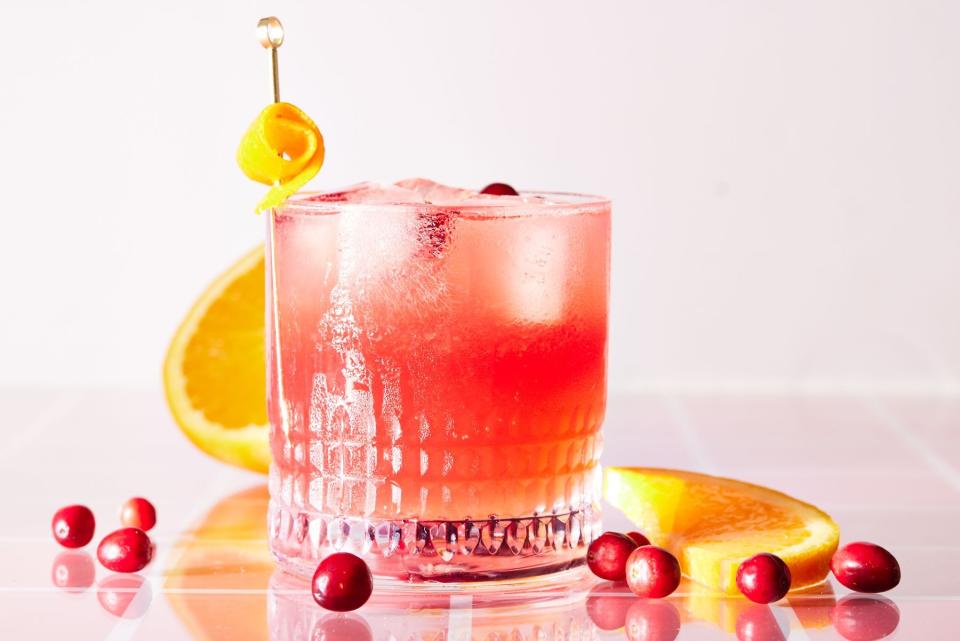 35 Festive Thanksgiving Cocktails That Will Liven Up The Adults' Table
