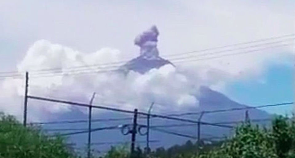 The quake appears to have triggered the Popocatépetl volcano (Twitter)