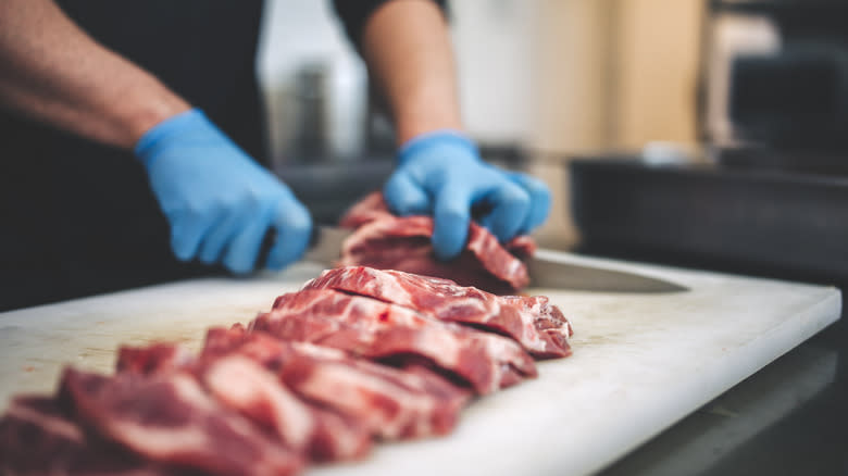 Cutting up raw steaks