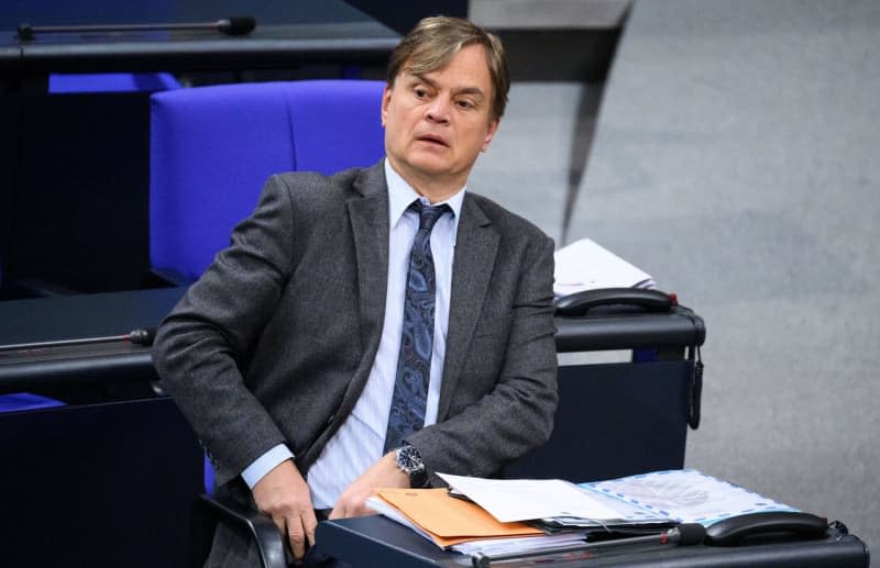 Bernd Baumann, Parliamentary Secretary of the Alternative for Germany (AfD) parliamentary group, sits at the beginning of the plenary session in the German Bundestag. According to its Parliamentary Secretary, Bernd Baumann, the AfD parliamentary group wants to talk internally about a meeting of radical right-wingers in Potsdam that has come to light. Bernd von Jutrczenka/dpa