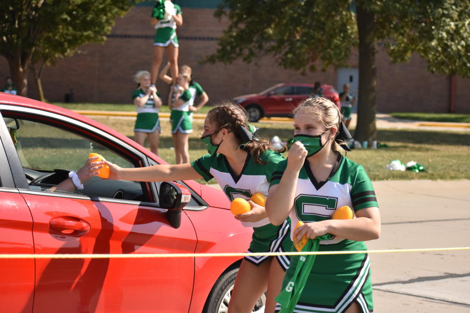 The pandemic has forced schools to get creative with their homecoming celebrations, including throwing reverse parades like this one in Smithville, Mo. (Photo: Courtesy of Angelica Matthews)