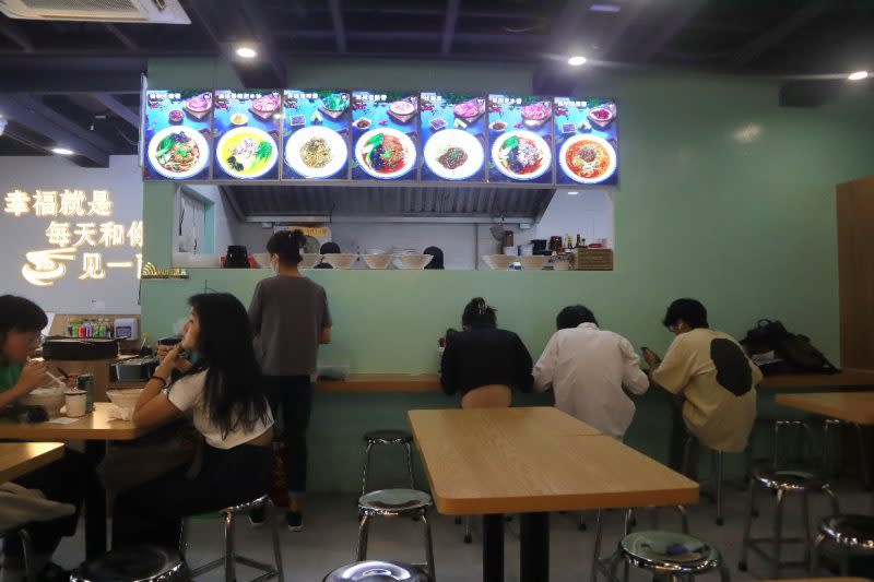 jiang's noodle house - restaurant interior