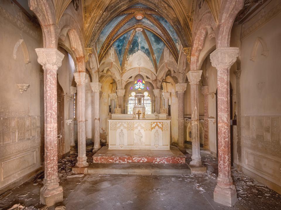 abandonedchurch9_france