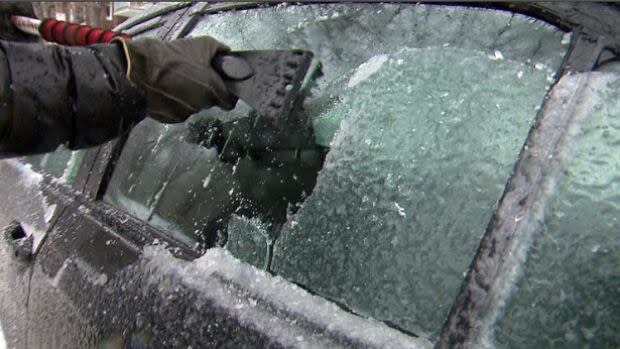 Central and southern regions should expect ice buildup from falling rain in sub-zero temperatures. (Radio-Canada - image credit)