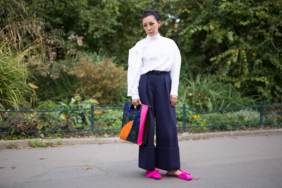 Match an oversized blouse with oversized trousers and an oversized top-handle tote. Go big or go home, right?