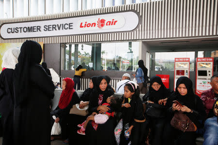 Passengers wait for their flight in front of a Lion Air office at Soekarno Hatta International airport near Jakarta, Indonesia, October 29, 2018. REUTERS/Willy Kurniawan