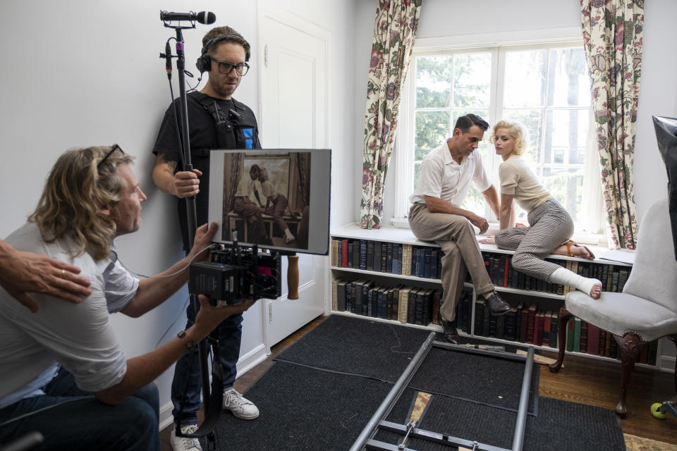 (L-R): Andrew Dominik, boom operator Ben Greaves, Bobby Cannavale and Ana de Armas - Credit: Matt Kennedy/Netflix