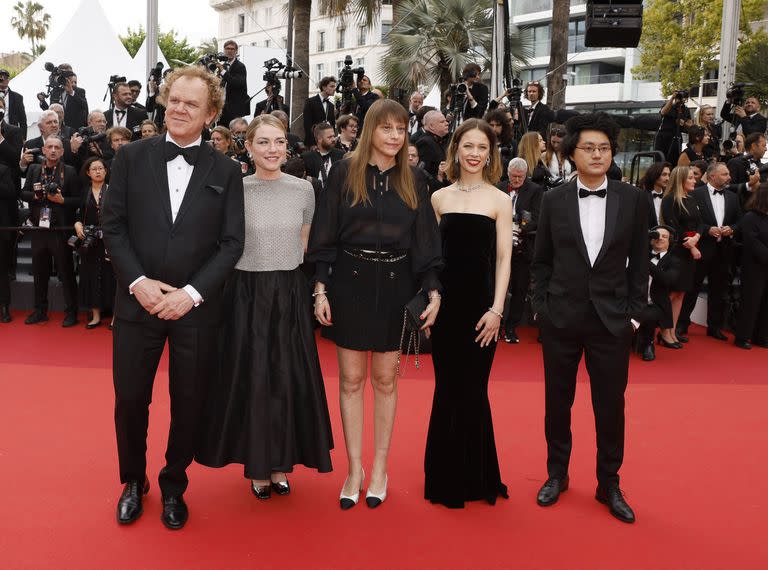 Con distintas apuestas estilísticas participaron de la alfombra roja John C. Reilly, Emilie Dequenne, Alice Winocour, Paula Beer y Davy Chou 