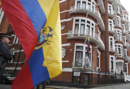 A police officer stands outside the Ecuadorian embassy in London August 13, 2015. REUTERS/Peter Nicholls