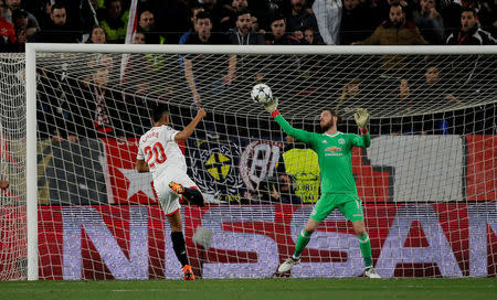 Soccer Football - Champions League Round of 16 First Leg - Sevilla vs Manchester United - Ramon Sanchez Pizjuan, Seville, Spain - February 21, 2018 Manchester United's David De Gea makes a save from Sevilla’s Luis Muriel REUTERS/Jon Nazca