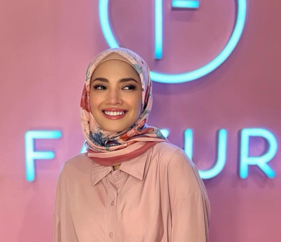 TikTok users commended Fazura for valuing her employees, with some joking that they would like to work for her too. ― Picture via Instagram/miss fazura