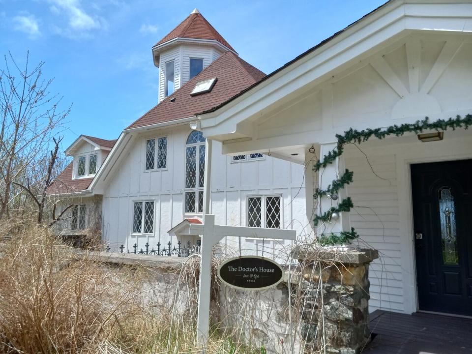 Engineer and entrepreneur Jerry Byrne bought the Green's Harbour property in 2013 and turned it into the Doctor's House Inn and Spa, which became known as a scenic getaway and wedding venue. It has since closed.