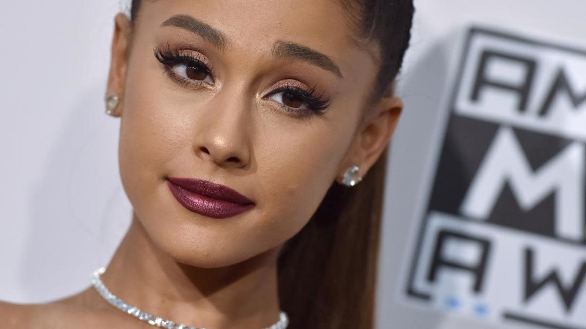 Ariana Grande Promises Benefit Concert For Manchester After Suicide