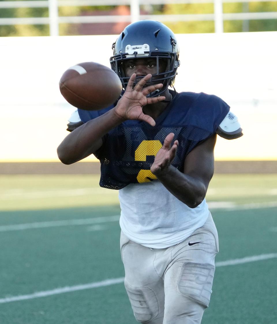 Aug 16, 2022; Phoenix, Arizona, USA;  Shadow Mountain High running back TJ Allen performs a drill during practice at Shadow Mountain High School football field.