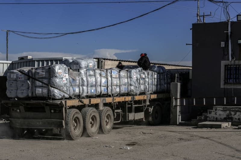A truck loaded with German aid enters Gaza through the Kerem Shalom border crossing. Abed Rahim Khatib/dpa