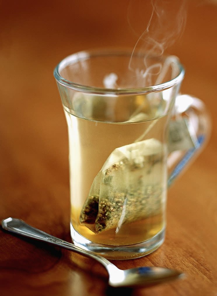 Hot tea can help soothe cold symptoms. (Photo: Getty Images)