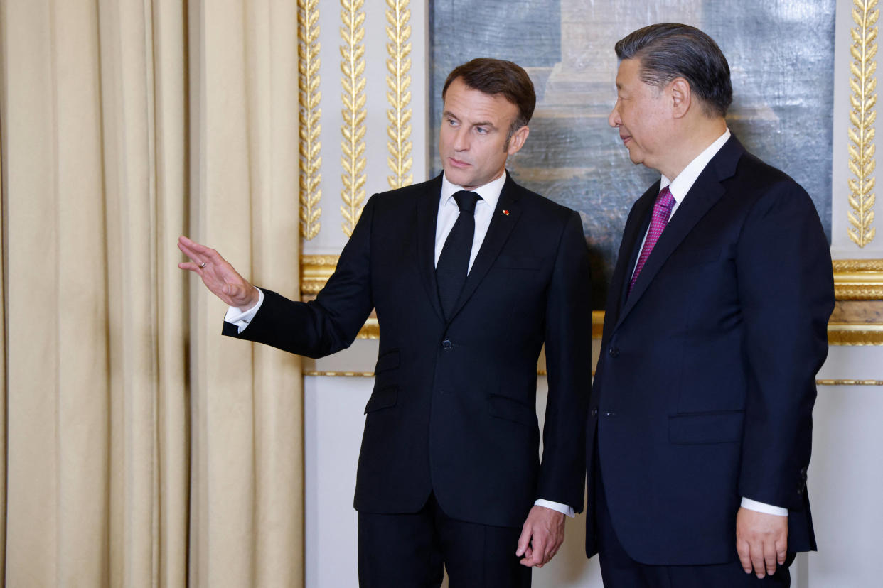 Emmanuel Macron et Xi Jinping avant le dîner d’É
tat à l’É
lysée le 6 mai 2024.