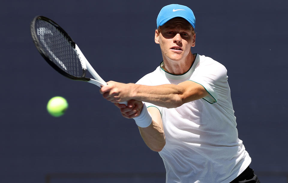 NEW YORK, NEW YORK - 23 AUGUSTUS: Jannik Sinner uit Italië oefent voor de US Open 2024 in het USTA Billie Jean King National Tennis Center op 23 augustus 2024 in New York City. (Foto door Jamie Squire/Getty Images)