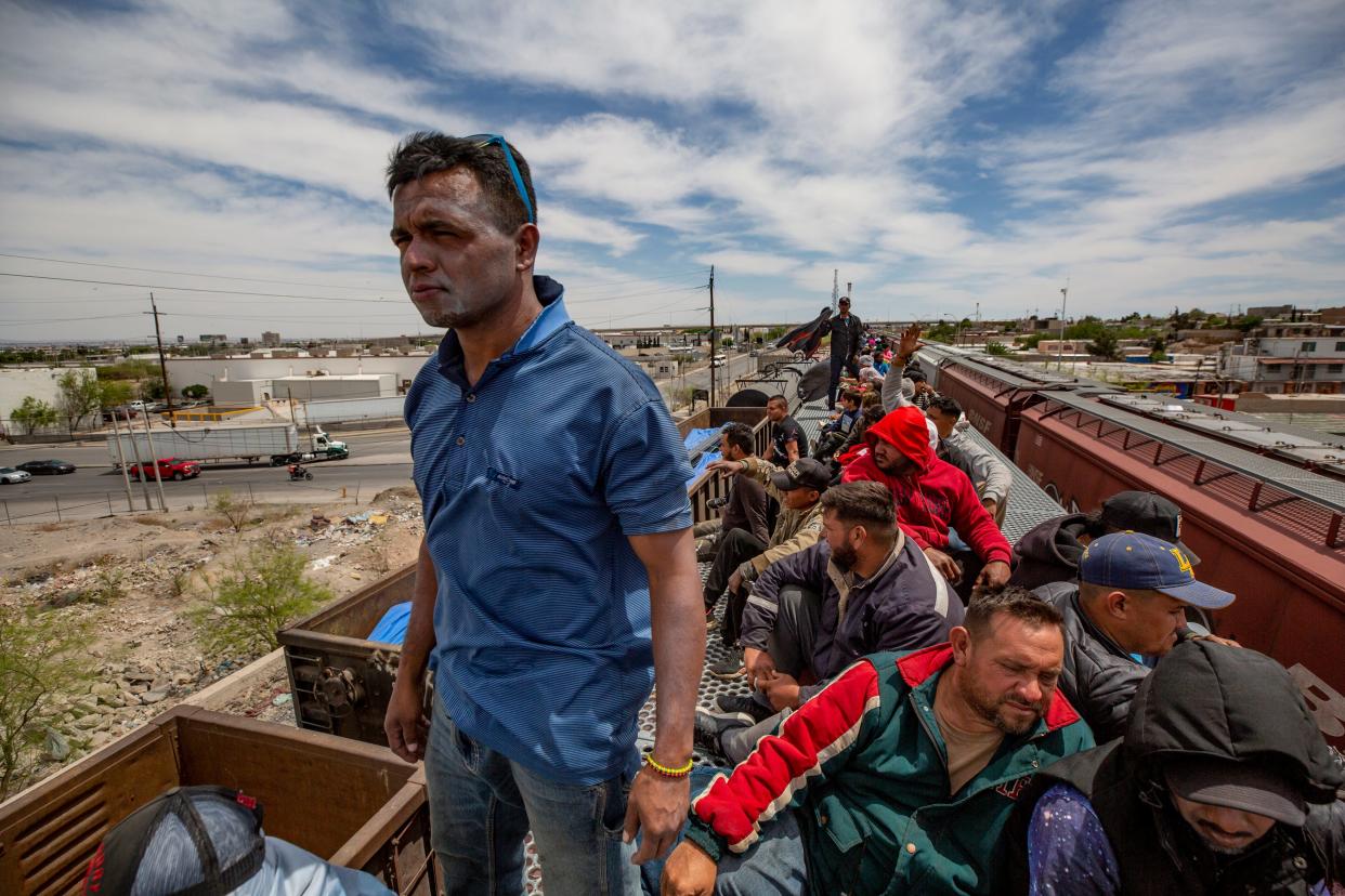 Hundreds of migrants arrived on a train in Ciudad Juárez on April 24, 2024. The migrants said they boarded the train in the State of Mexico and used four different trains to arrive in the border city across from El Paso, Texas, where they intend to cross in the next days.