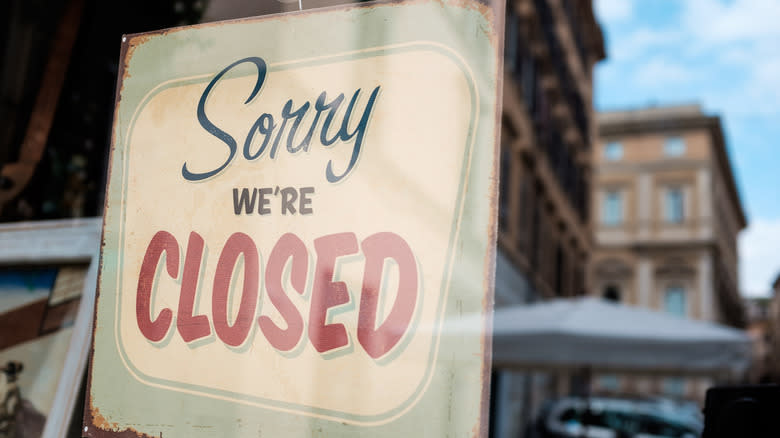 Closed sign in window