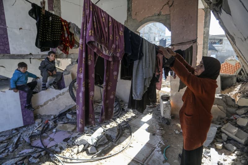Palestinians inspect their damaged homes in the aftermath of an Israeli air strike. Abed Rahim Khatib/dpa