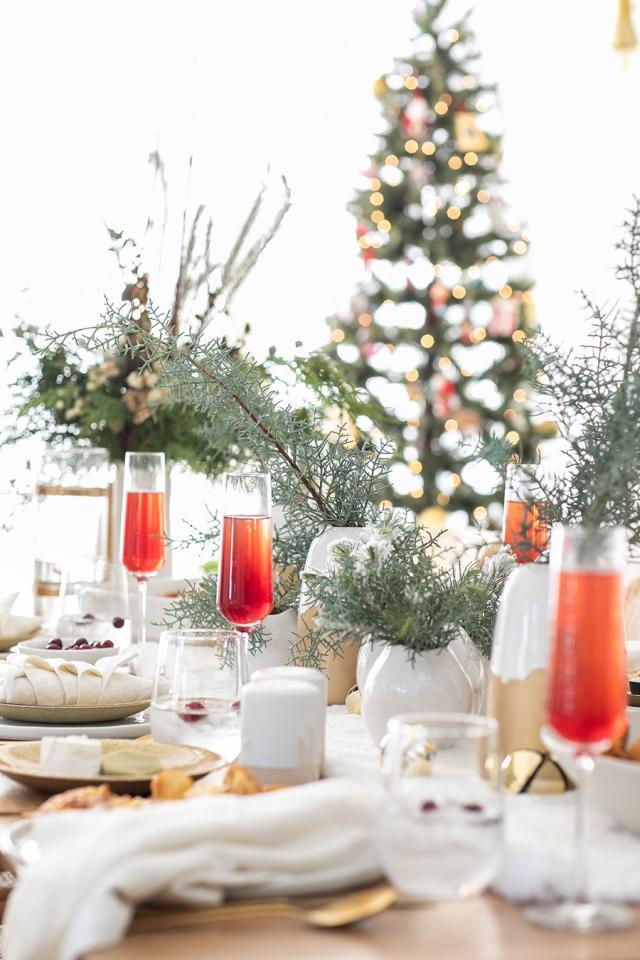 40+ Best Christmas Table Decorations for Your Holiday Dinner Parties   Christmas table decorations, White christmas decor, Winter wonderland  christmas