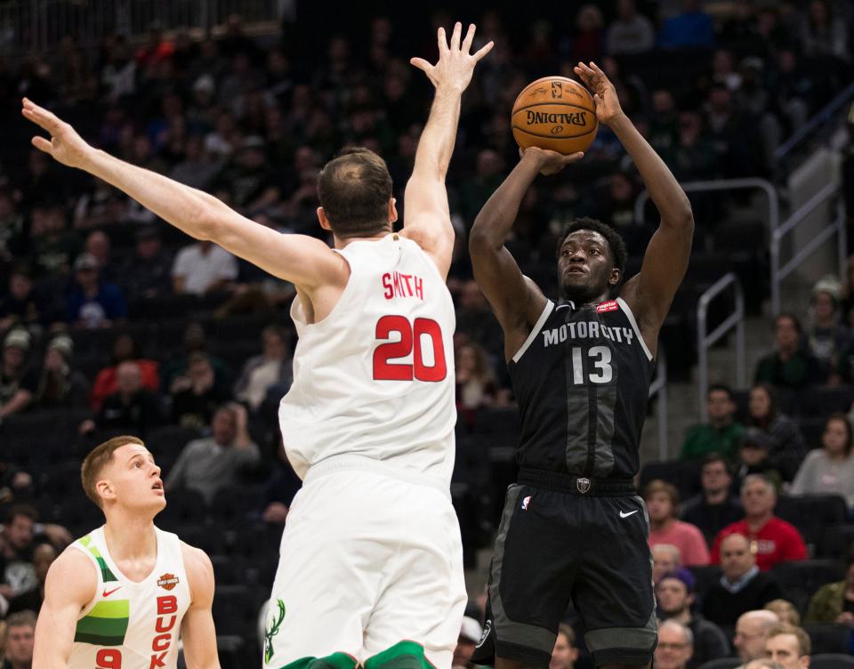 Detroit Pistons guard Khyri Thomas shoots against Milwaukee Bucks forward Jason Smith (during the fourth quarter at Wisconsin Entertainment and Sports Center, Jan. 1, 2019 in Milwaukee.