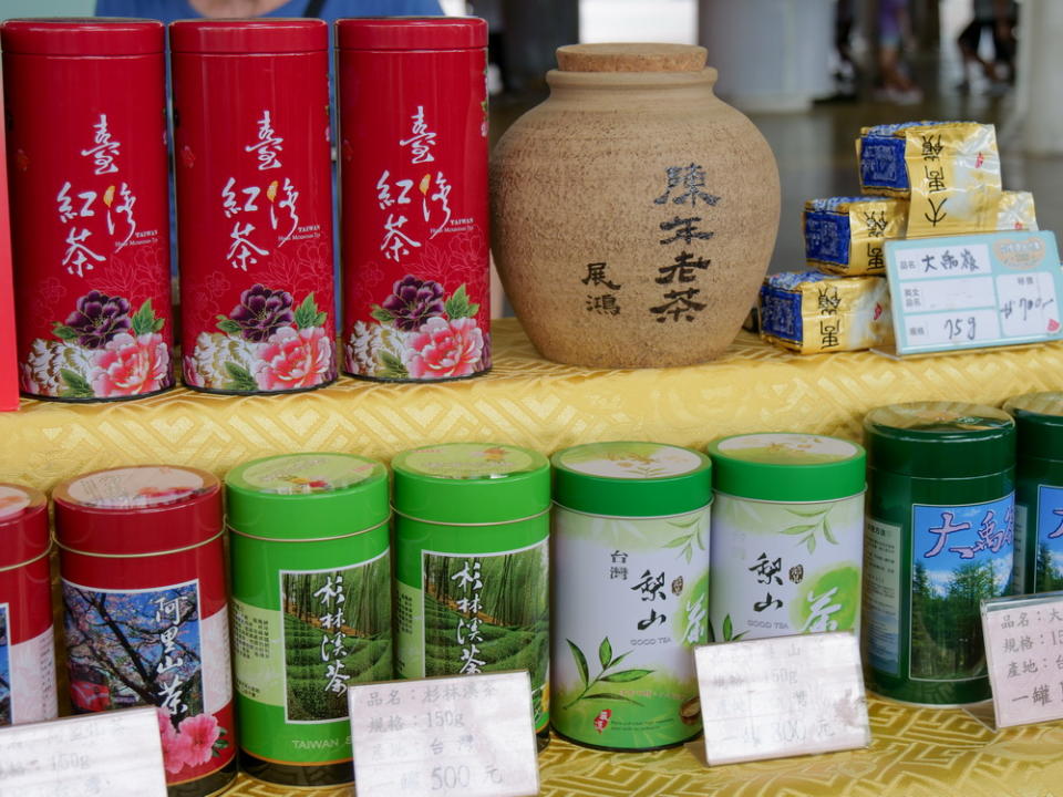 市集許多攤商販售自家產的優質高山茶。(圖片來源：台北市農會)