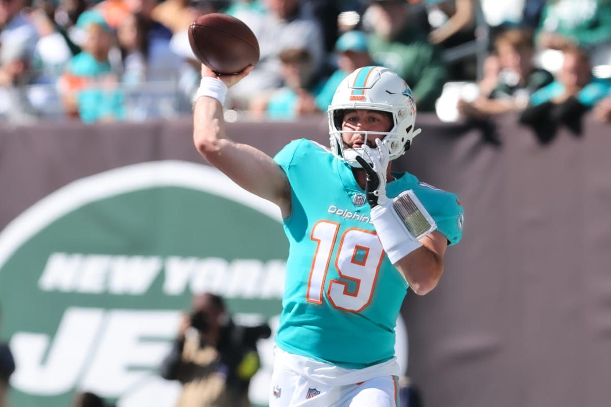 Who Is Skylar Thompson? Backup QB To Start for Miami Dolphins in Playoff  Game