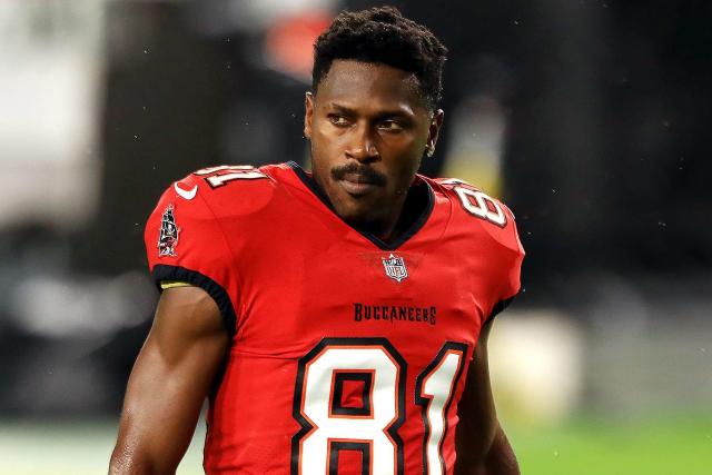 Antonio Brown leaves game, gets dumped by Buccaneers: What we know