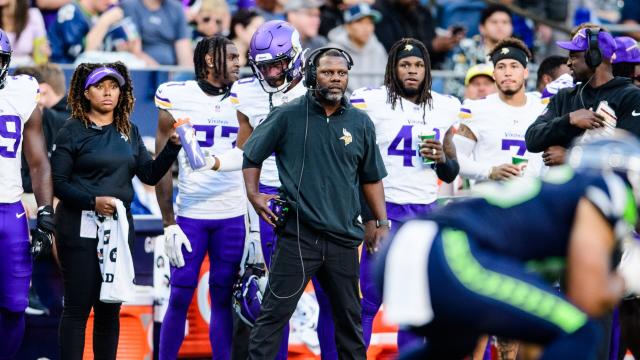 Report: Giants interviewed Vikings assistant Daronte Jones for DC job -  Yahoo Sports