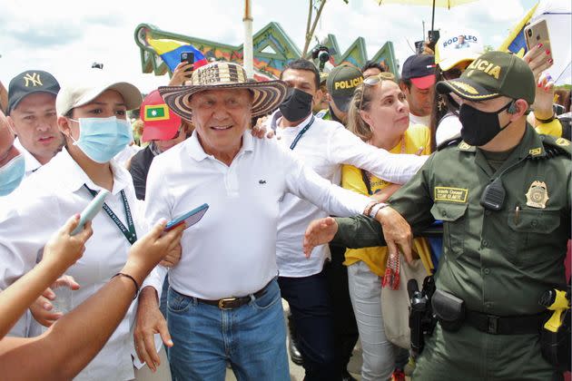 El candidato a la Presidencia de Colombia Rodolfo Hernández mientras saluda a sus simpatizantes en Barranquilla, Colombia. (Photo: EFE/ Jose Torres ARCHIVO)