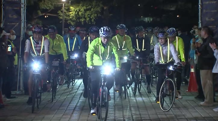 台北市長柯文哲再次挑戰騎一日北高，紀念228。（圖／東森新聞）
