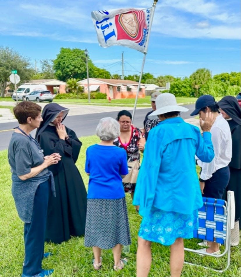 Anti-abortion activists gather in prayer in front of West Palm Beach’s Planned Parenthood on Florida Mango Road.