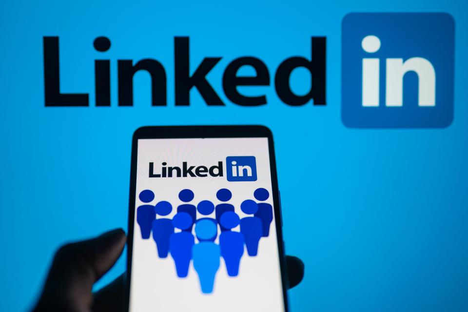 Linkedin ist die wohl größte Karriere-Plattform. - Copyright: Jonathan Raa/NurPhoto via Getty Images