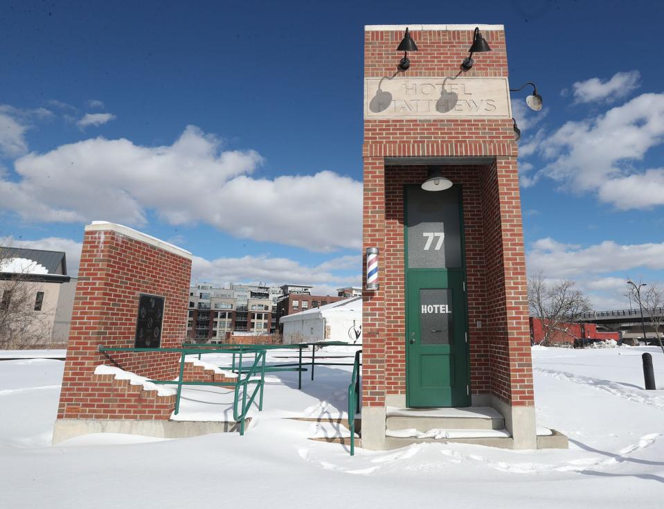 Artist Miller Horns designed a memorial to the Hotel Mathews on North Howard Street in downtown Akron. Many jazz legends stayed at the hotel when they performed in Akron.