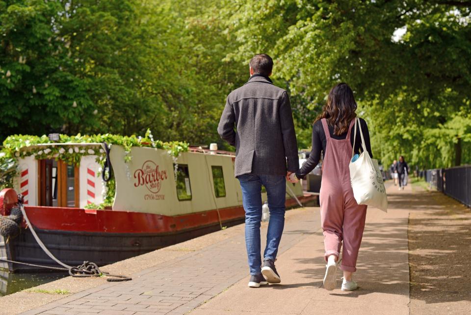 Walking the canals (Daniel Lynch)