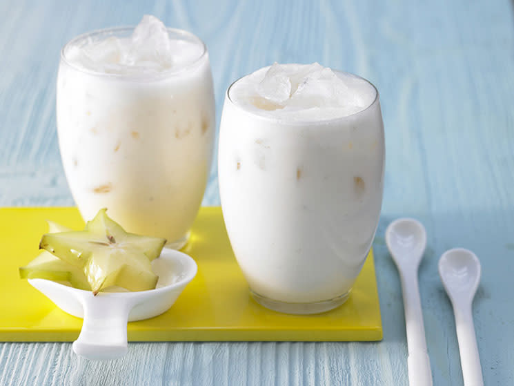 Smoothie de té blanco con chirimoya y carambola