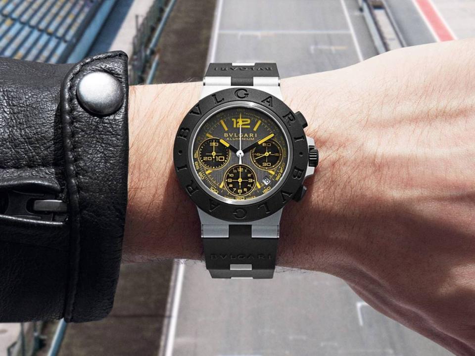 來自義大利的寶格麗，與日本SONY Play Station遊戲機旗下的經典賽車遊戲《Gran Turismo浪漫跑車旅》聯名，發表特別版限量錶。定價約NT$149,700。