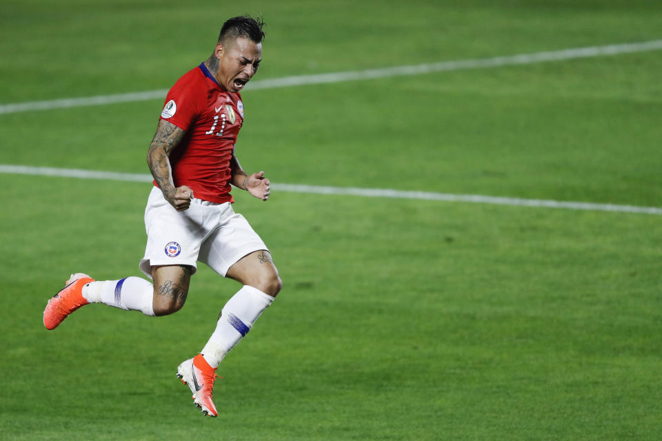 Chile's Eduardo Vargas celebrates scoring his side's 4th goal during a Copa America Group C soccer match against Japan at Morumbi stadium in Sao Paulo, Brazil, Monday, June 17, 2019. (AP Photo/Nelson Antoine)