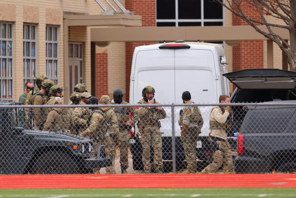 SWAT team members deploy near the Congregation Beth Israel Synagogue in Colleyville, Texas, on Jan. 15, 2022. (Andy Jacobshon / AFP via Getty Images)
