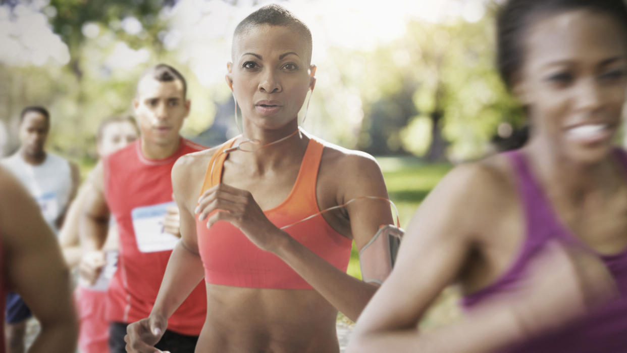  Black athlete running in race. 