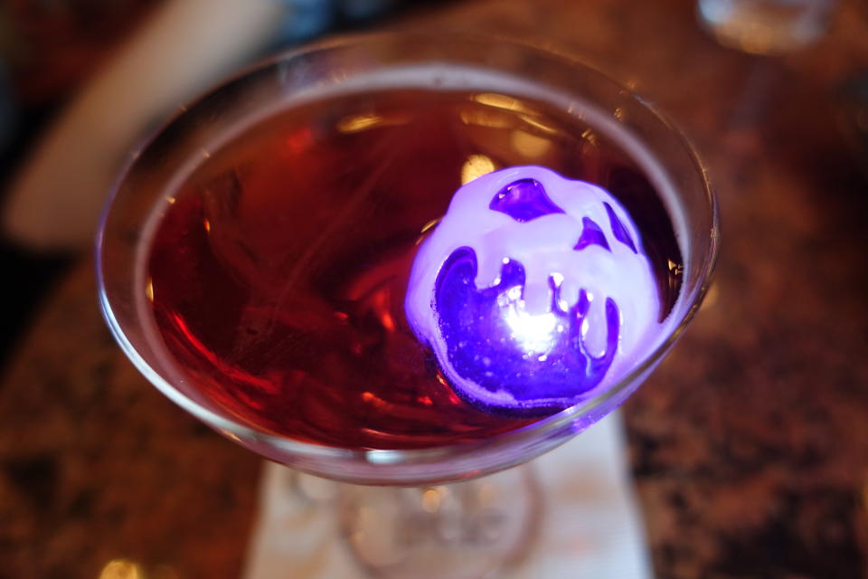 <span>Poison Apple-tini from the </span><span>Hollywood Lounge. </span>Photo credit: Angela Kim / Yahoo Lifestyle