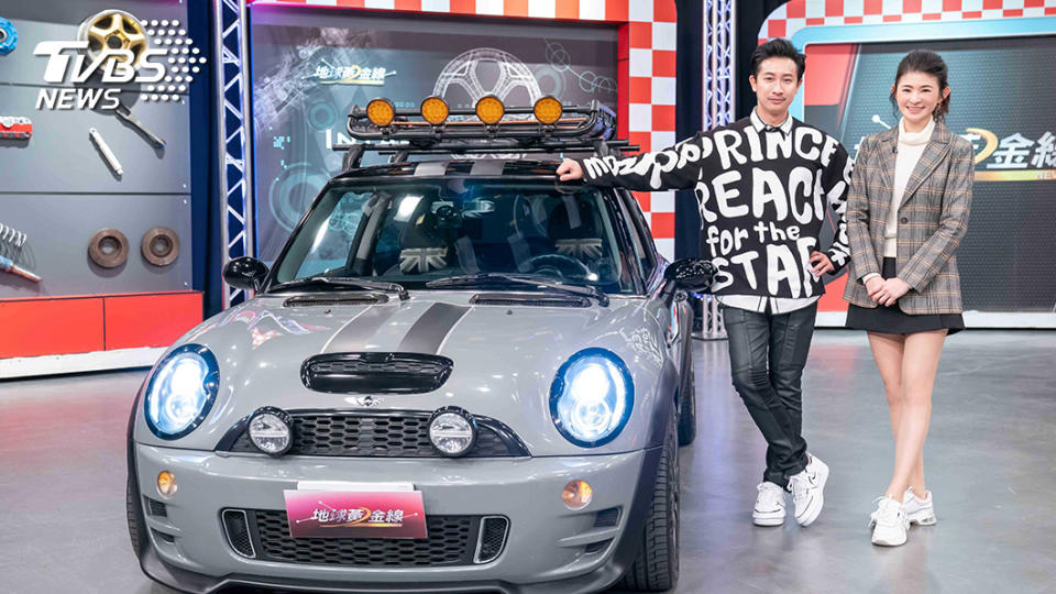 TVBS《地球黃金線》主持人蘇宗怡邀請來賓Darren 討論新手爸爸選車主題。圖／TVBS