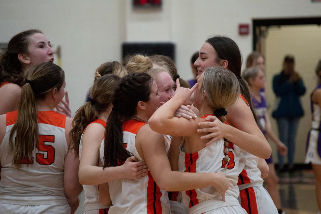 The 2021-22 Jonesville Varsity girls basketball team.