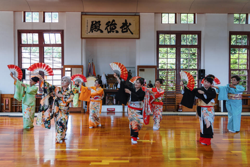 高雄羽衣會日本舞踊團及屏東分會團隊演出。   圖：高雄市文化局/提供