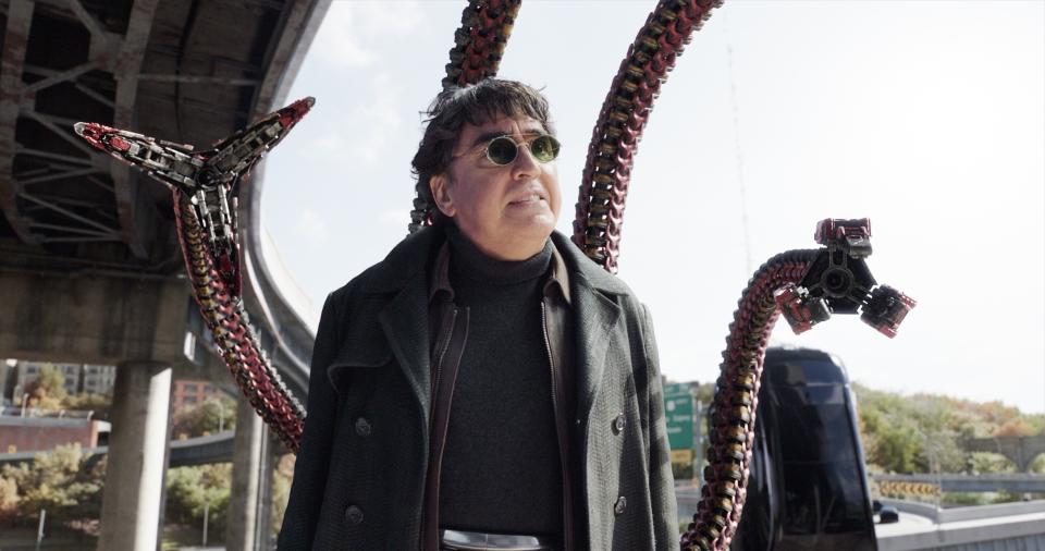 All of the tentacles were super-imposed on Alfred during post-production. In Spider-Man 2, Doc Ock's tentacles were actually mechanical, and Alfred had them attached to his back during filming. The original tentacles were controlled by a team of 16 puppeteers, and their movements were choreographed by Eric Hayden. 